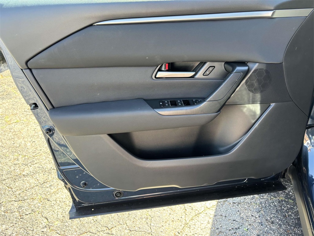 Vehicle image 13 of 33
