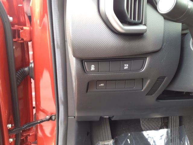 Vehicle image 21 of 23