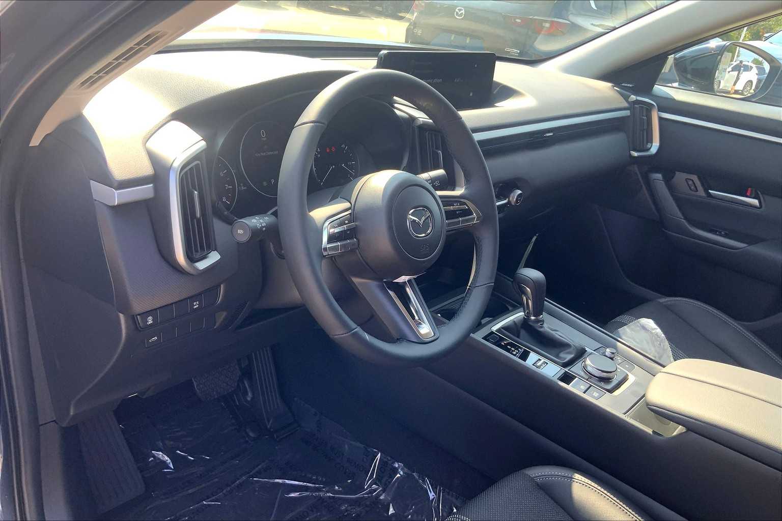 2025 Mazda CX-50 2.5 S Premium Package Image 12 of 19