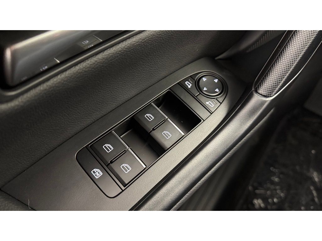 Vehicle image 31 of 35