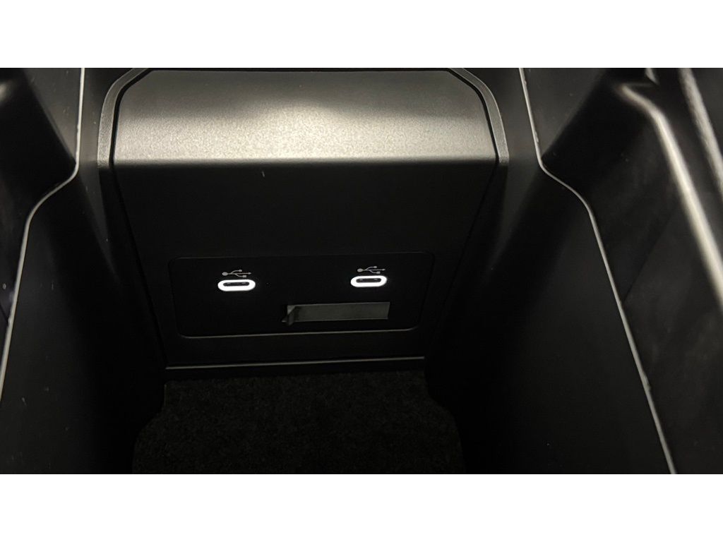 Vehicle image 28 of 35