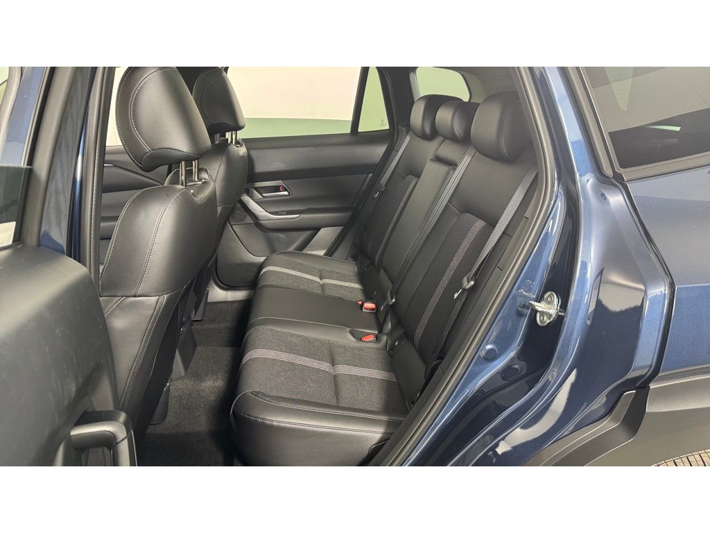 Vehicle image 33 of 35