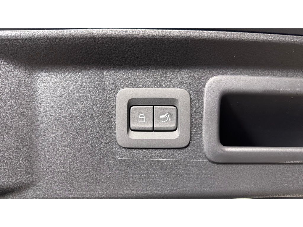 Vehicle image 14 of 35