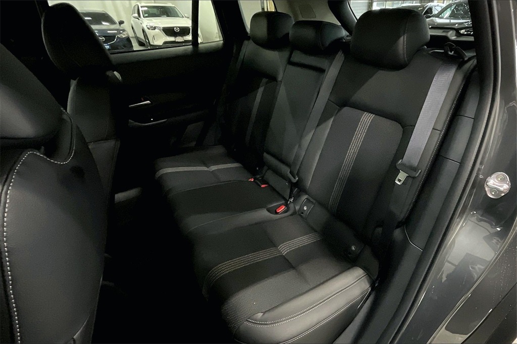 Vehicle image 7 of 12