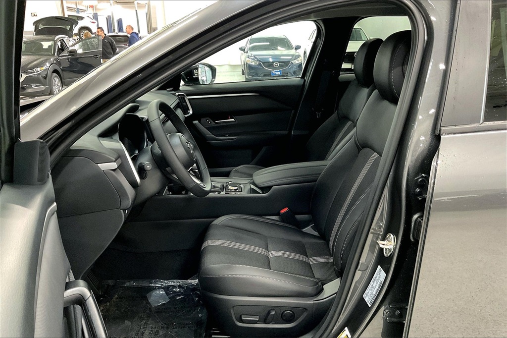 Vehicle image 8 of 12