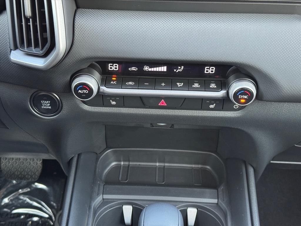 2025 Mazda CX-50 2.5 S Premium Package Image 17 of 24