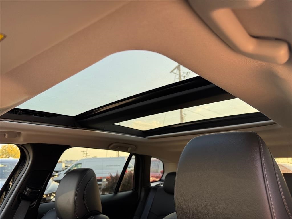 2025 Mazda CX-50 2.5 S Premium Package Image 9 of 24