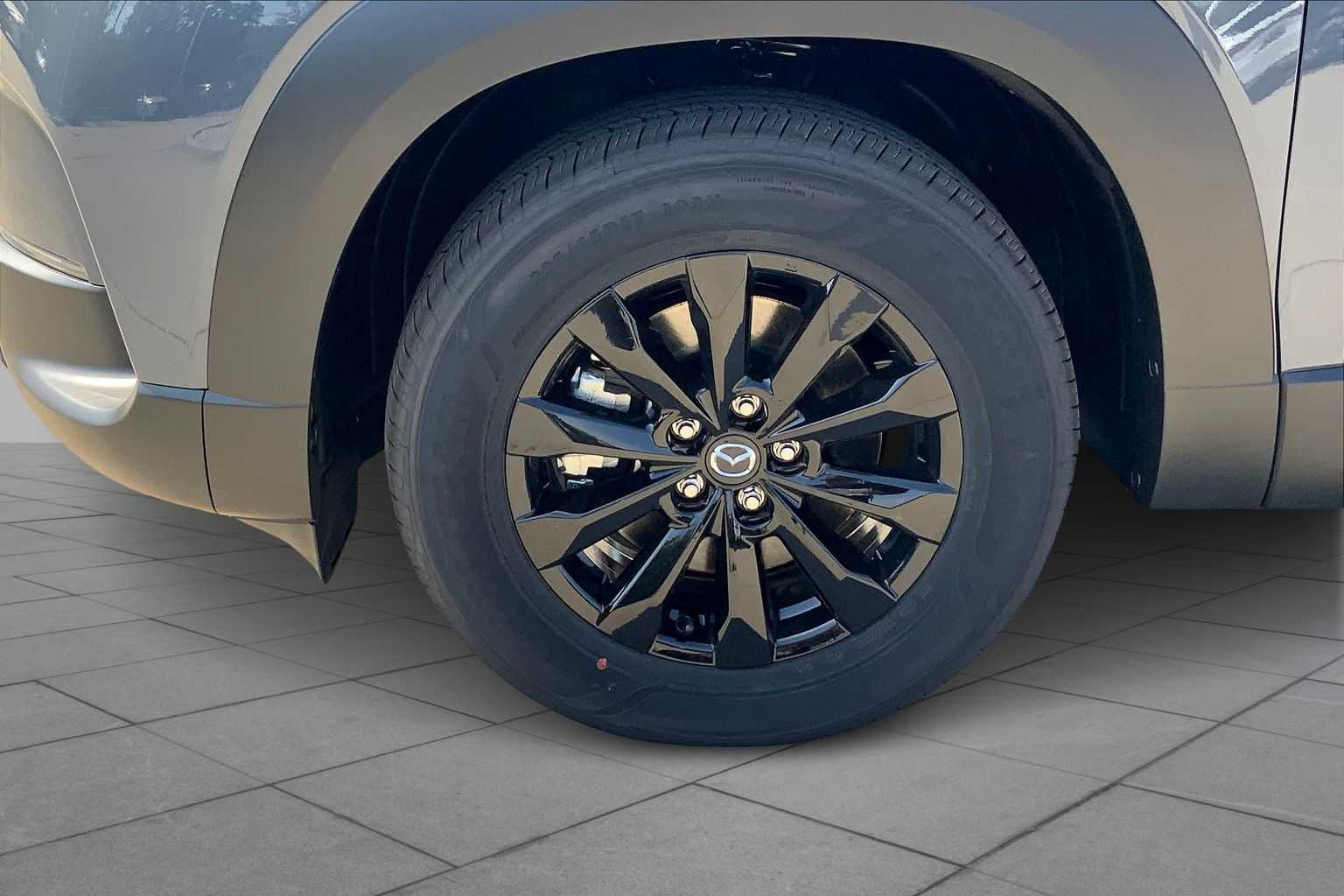 2025 Mazda CX-50 2.5 S Premium Package Image 6 of 19