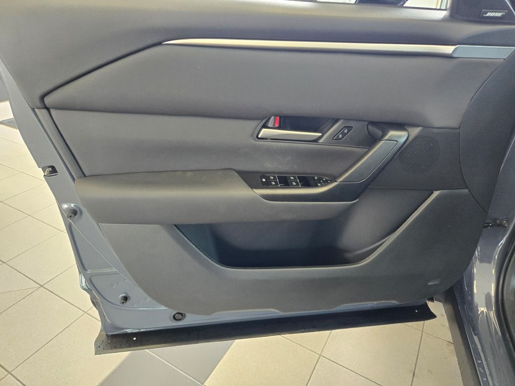 2025 Mazda CX-50 2.5 S Premium Package Image 21 of 30
