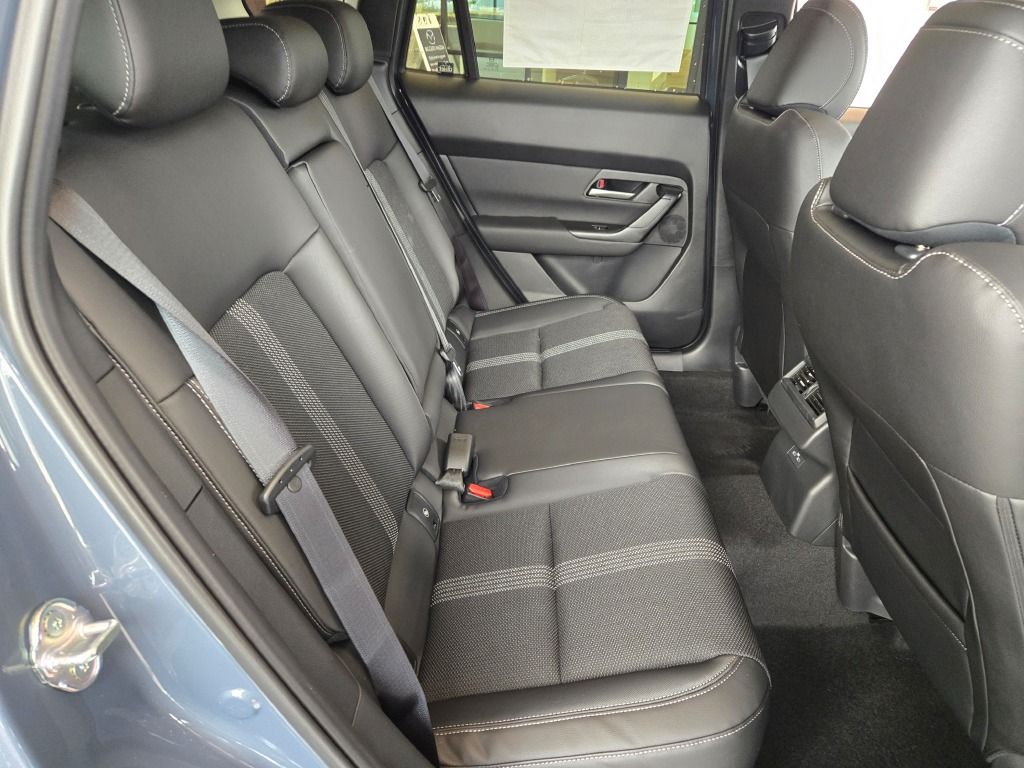 2025 Mazda CX-50 2.5 S Premium Package Image 6 of 30