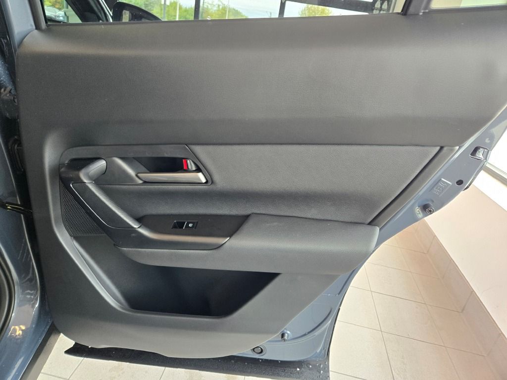 2025 Mazda CX-50 2.5 S Premium Package Image 23 of 30