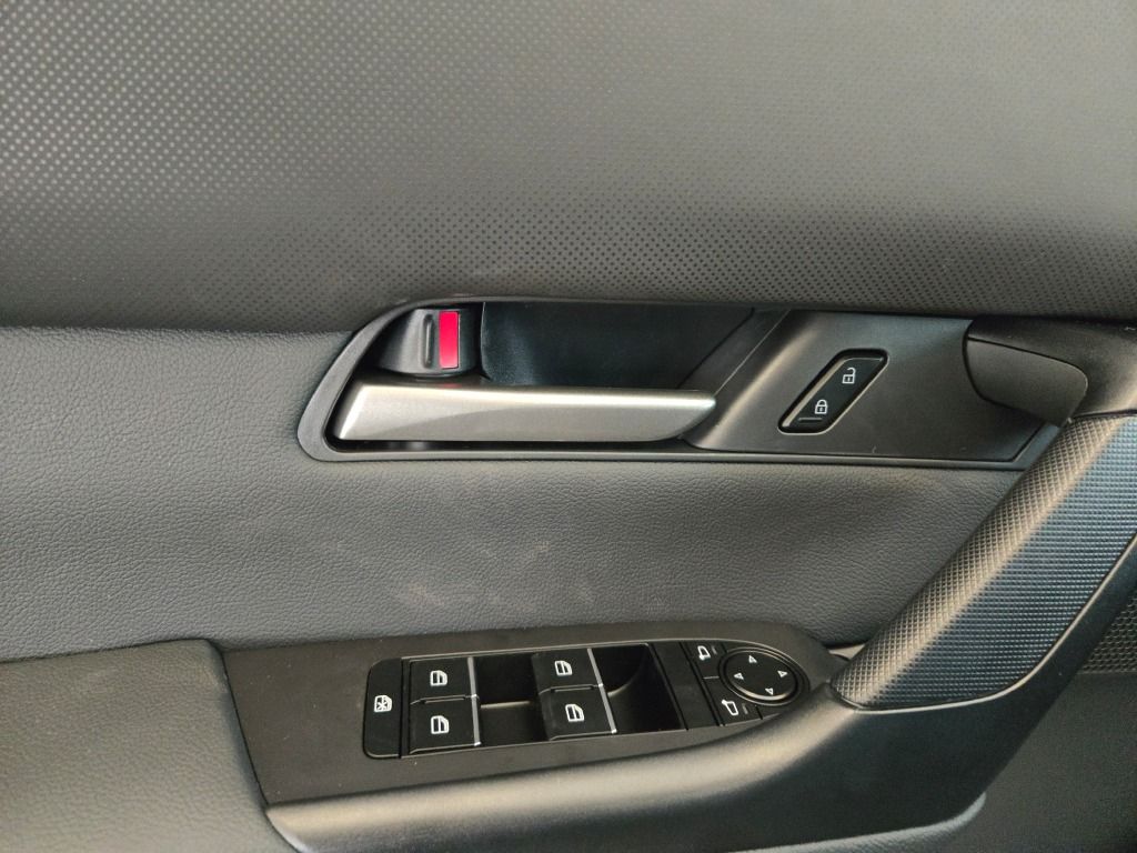 2025 Mazda CX-50 2.5 S Premium Package Image 26 of 30