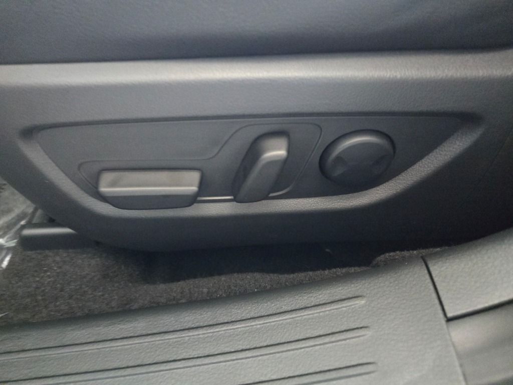 2025 Mazda CX-50 2.5 S Premium Package Image 25 of 30