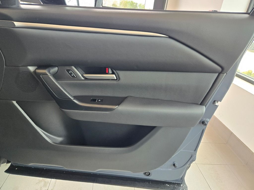 2025 Mazda CX-50 2.5 S Premium Package Image 22 of 30