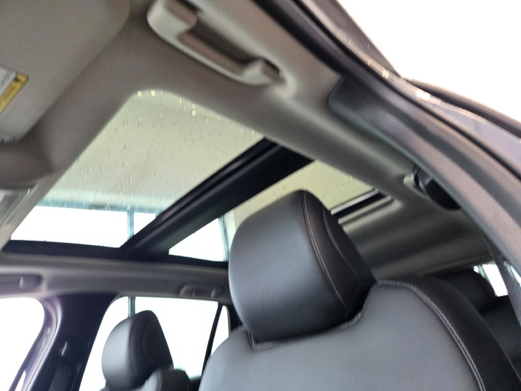 2025 Mazda CX-50 2.5 S Premium Package Image 9 of 30