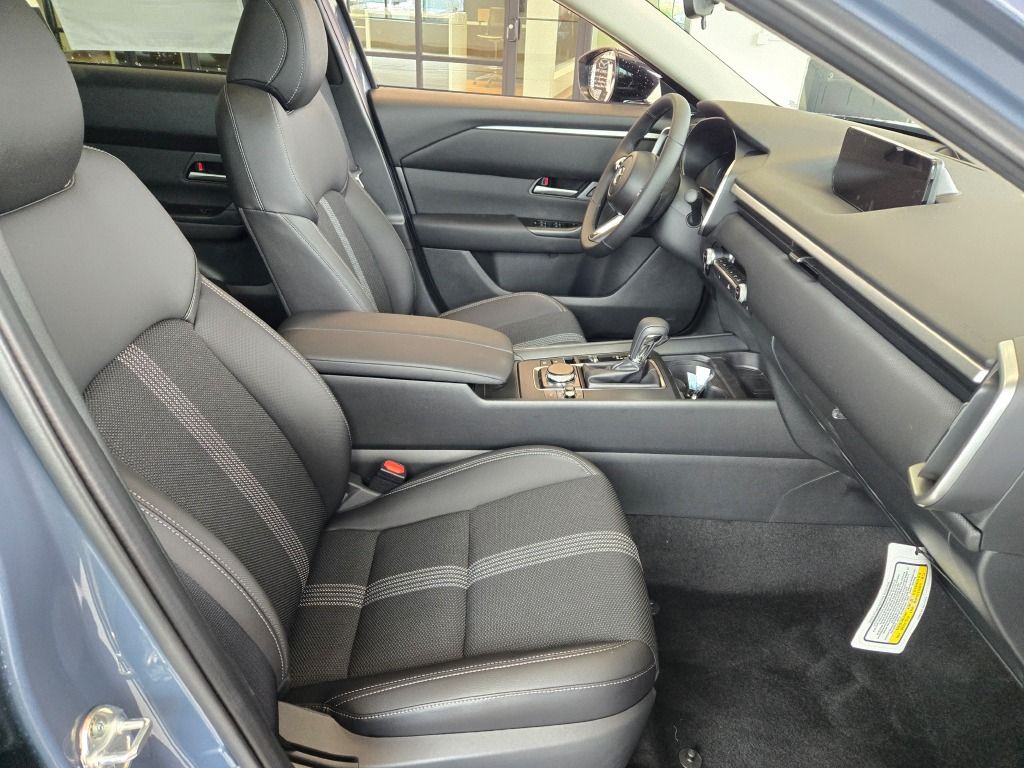 2025 Mazda CX-50 2.5 S Premium Package Image 8 of 30