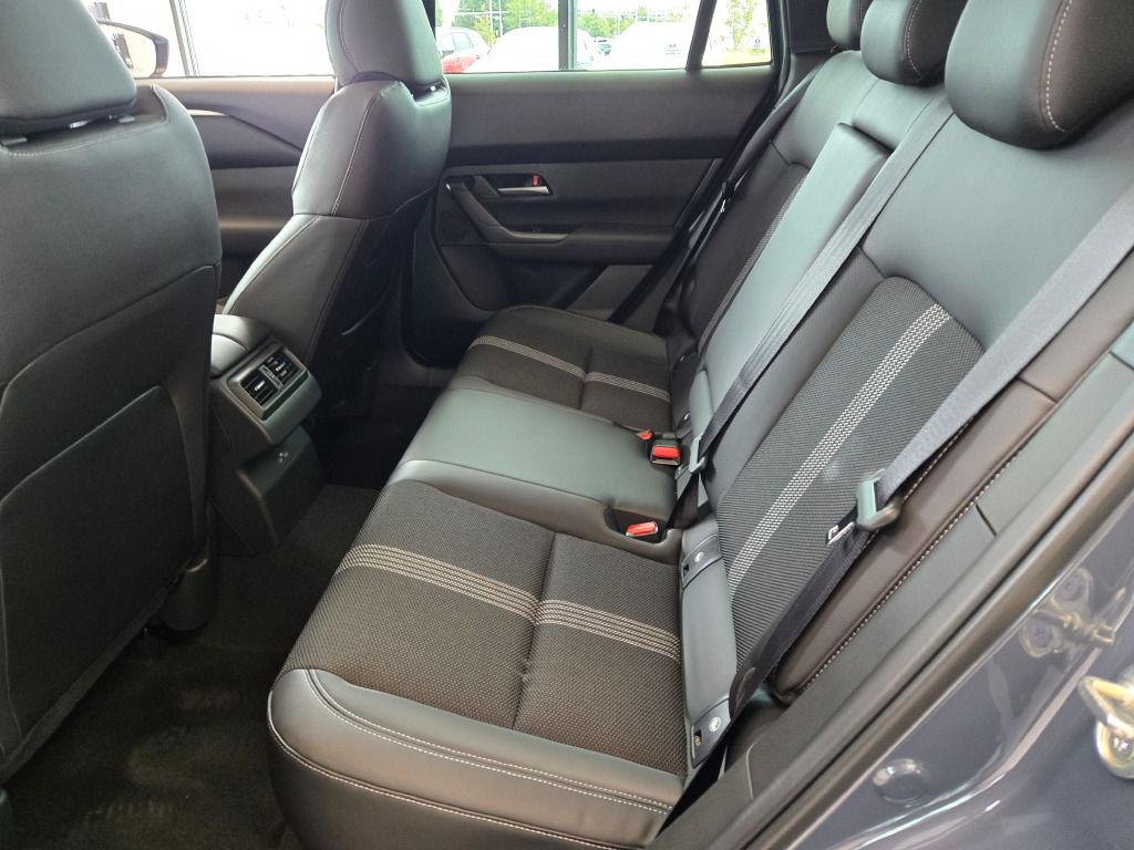 2025 Mazda CX-50 2.5 S Premium Package Image 7 of 30