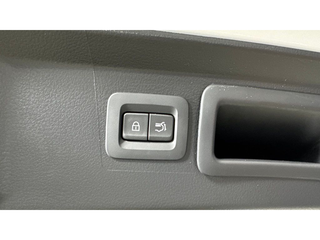 Vehicle image 13 of 33