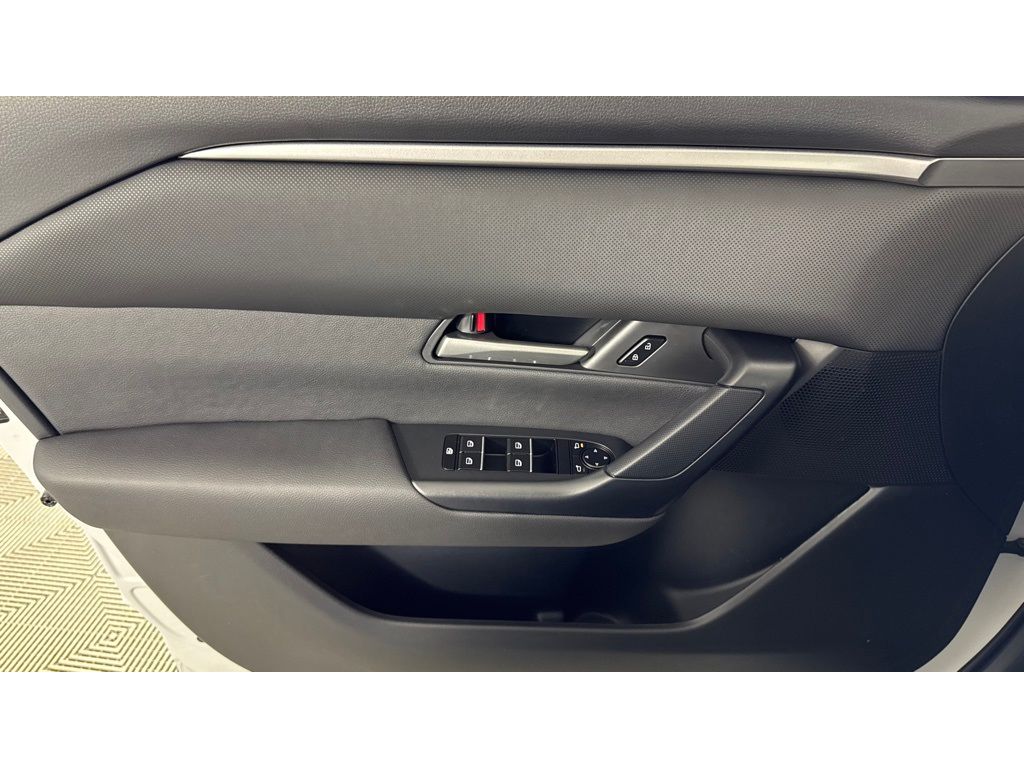 Vehicle image 26 of 33