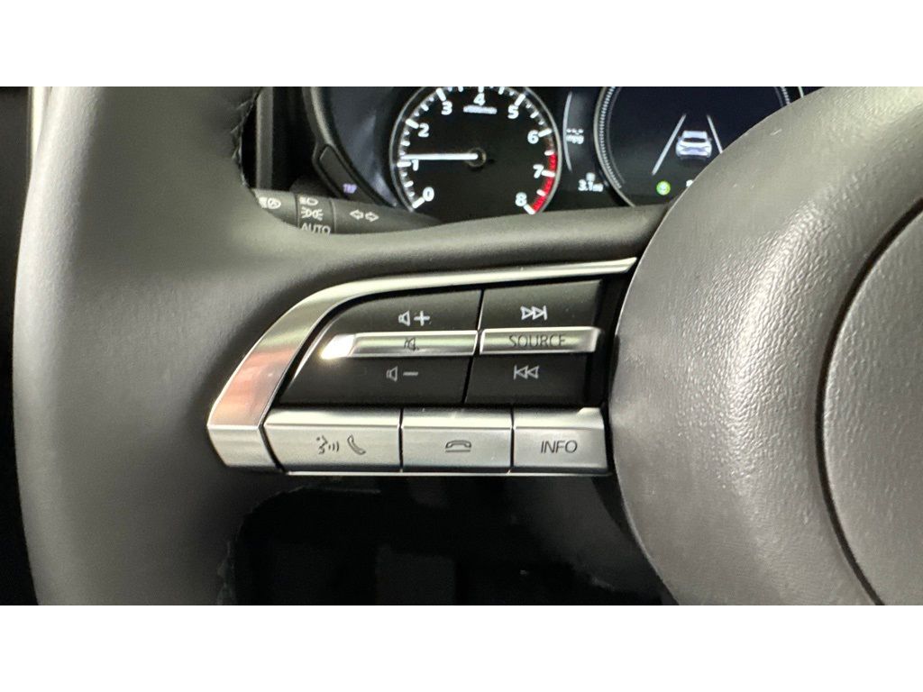 Vehicle image 18 of 33