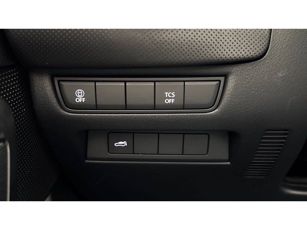 Vehicle image 17 of 33