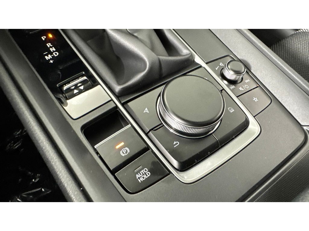 Vehicle image 23 of 33
