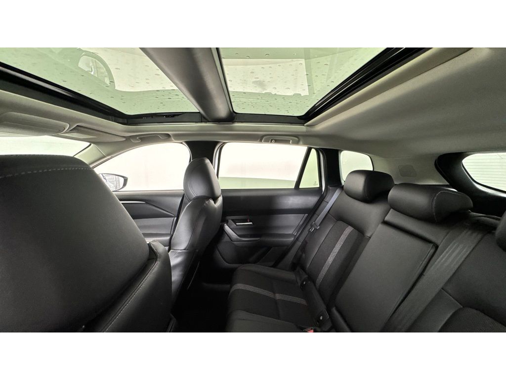 Vehicle image 29 of 33