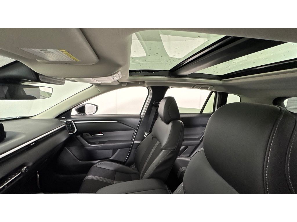 Vehicle image 15 of 33