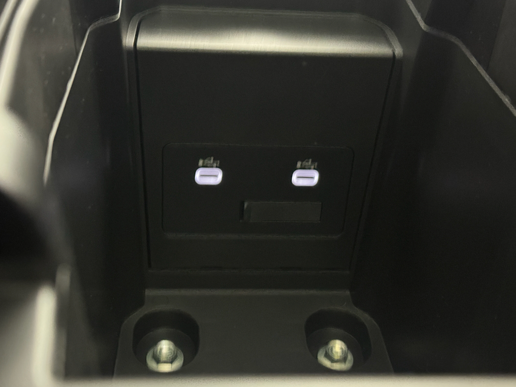 Vehicle image 27 of 34