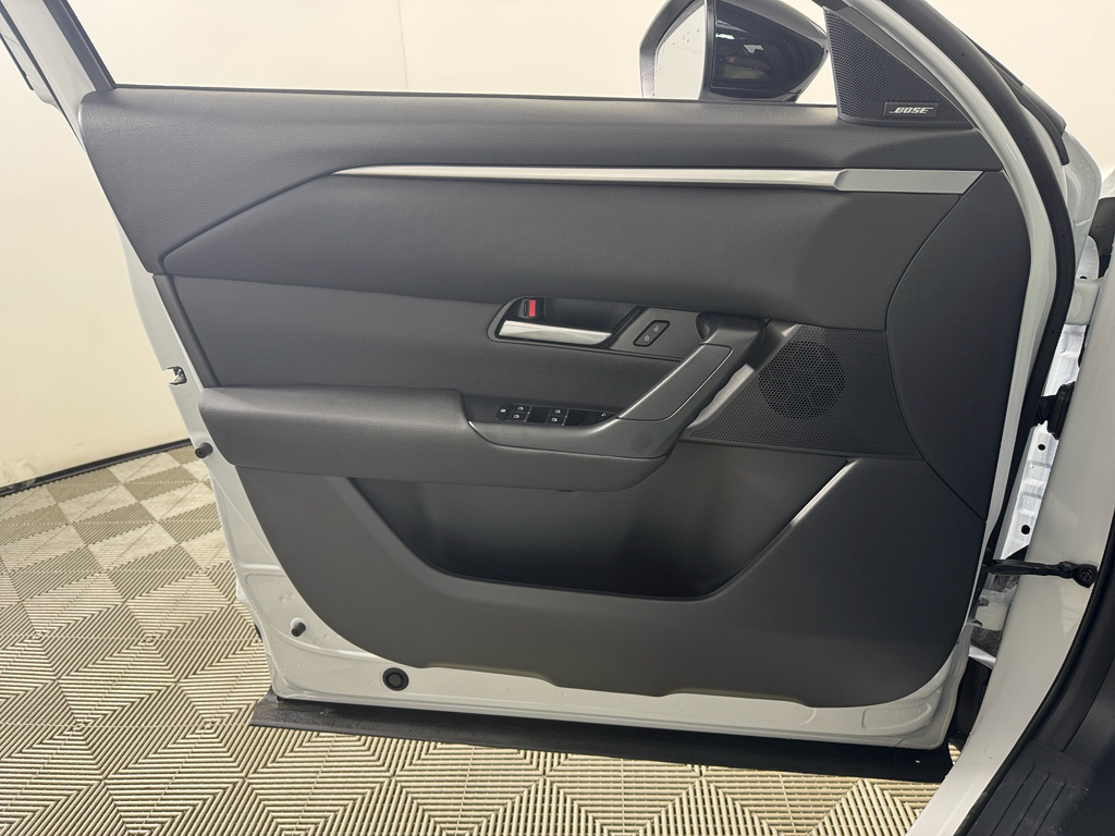 Vehicle image 29 of 34