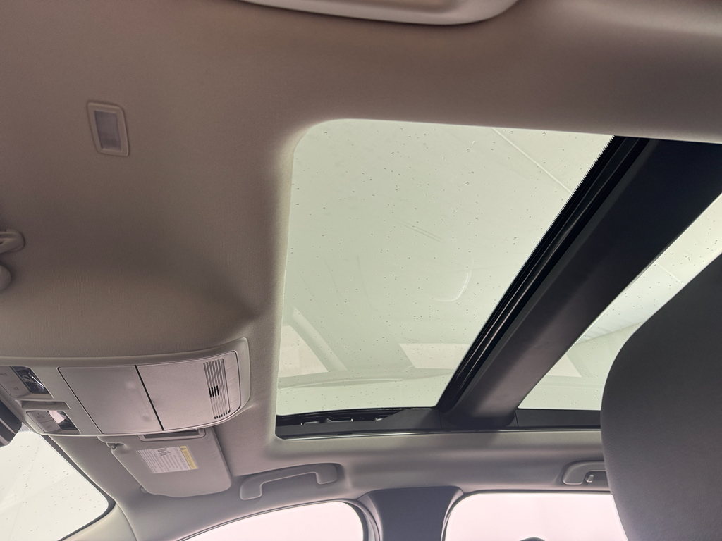Vehicle image 15 of 34