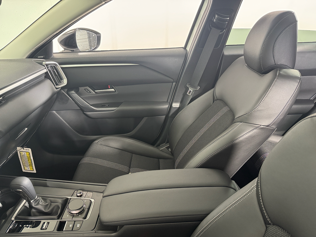 Vehicle image 14 of 34