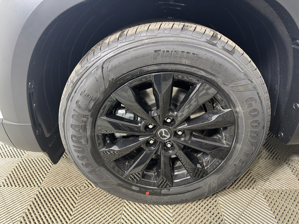 Vehicle image 33 of 34