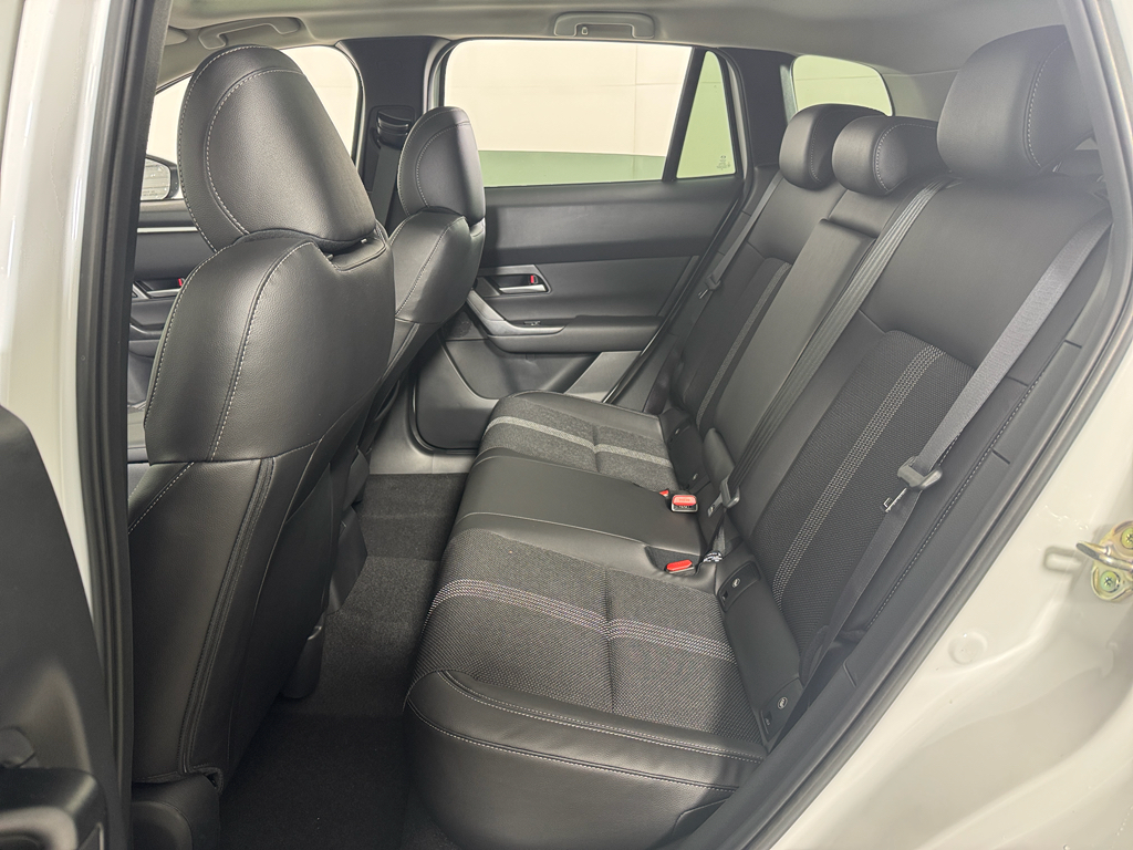 Vehicle image 32 of 34