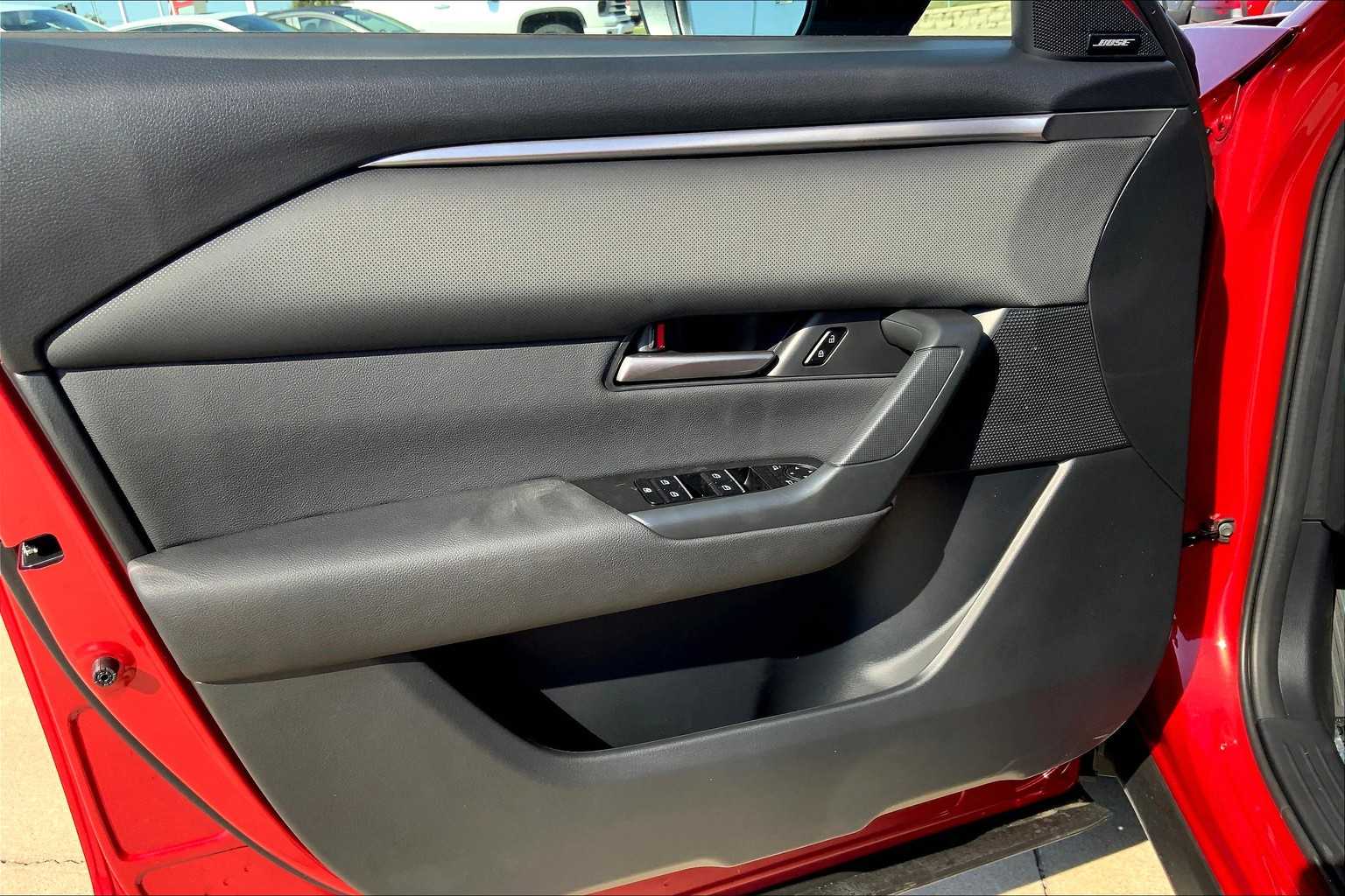 2025 Mazda CX-50 2.5 S Premium Package Image 14 of 20