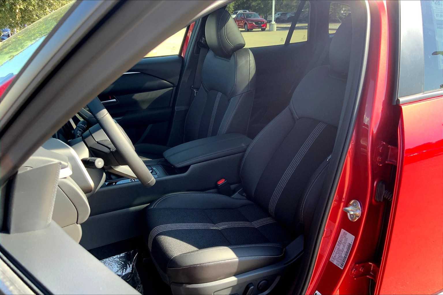 2025 Mazda CX-50 2.5 S Premium Package Image 7 of 20