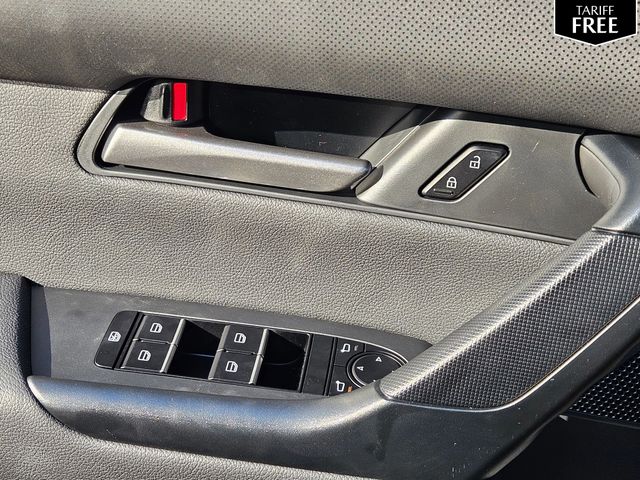 Vehicle image 22 of 25