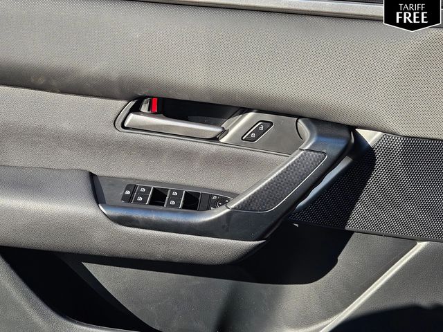 Vehicle image 21 of 25