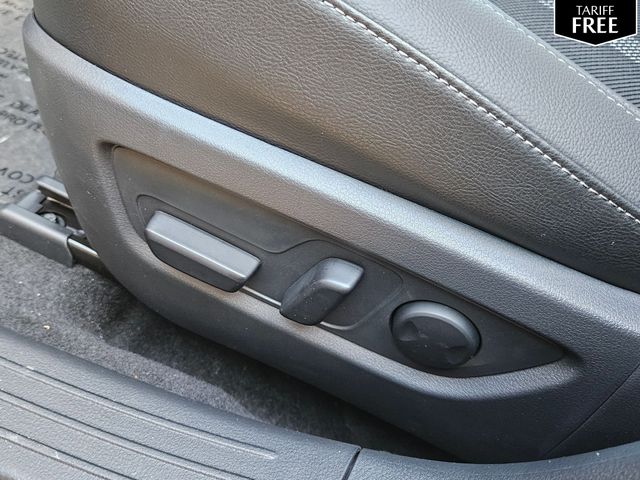 Vehicle image 18 of 25