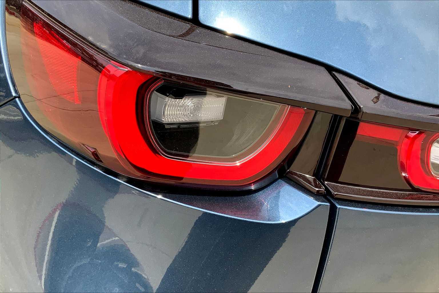 2025 Mazda CX-50 2.5 S Premium Package Image 15 of 20