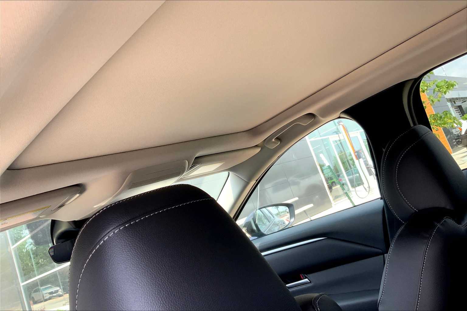 2025 Mazda CX-50 2.5 S Premium Package Image 18 of 20