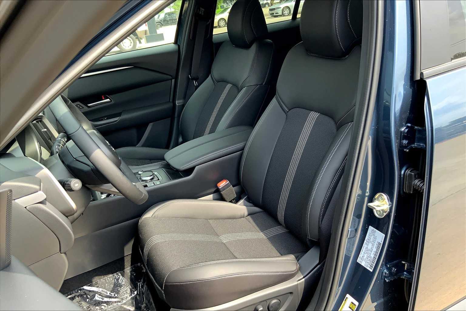 2025 Mazda CX-50 2.5 S Premium Package Image 7 of 20