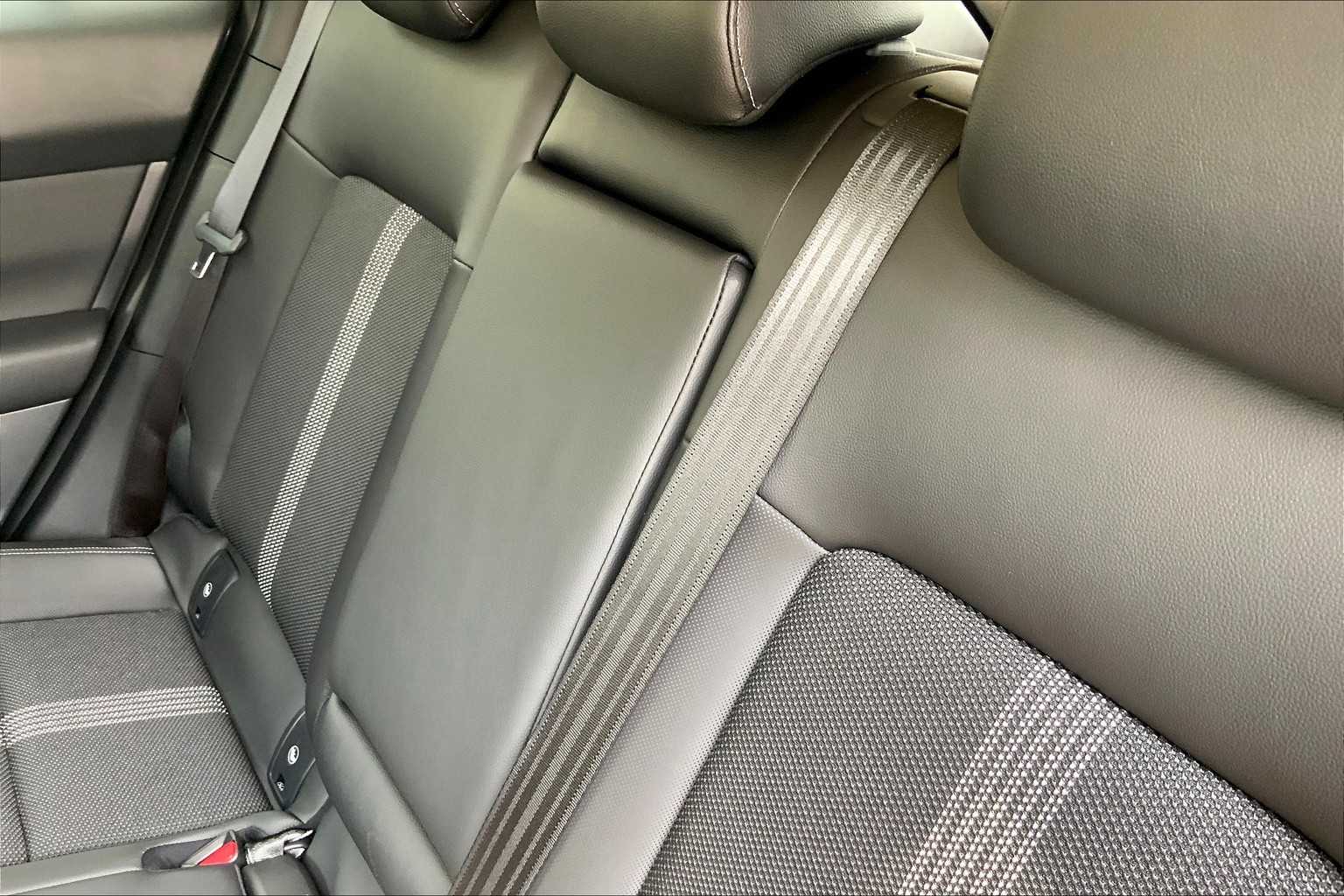 2025 Mazda CX-50 2.5 S Premium Package Image 9 of 20