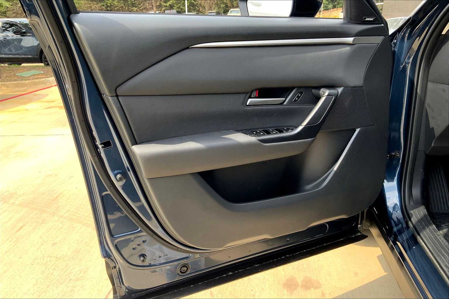 2025 Mazda CX-50 2.5 S Premium Package Image 14 of 20