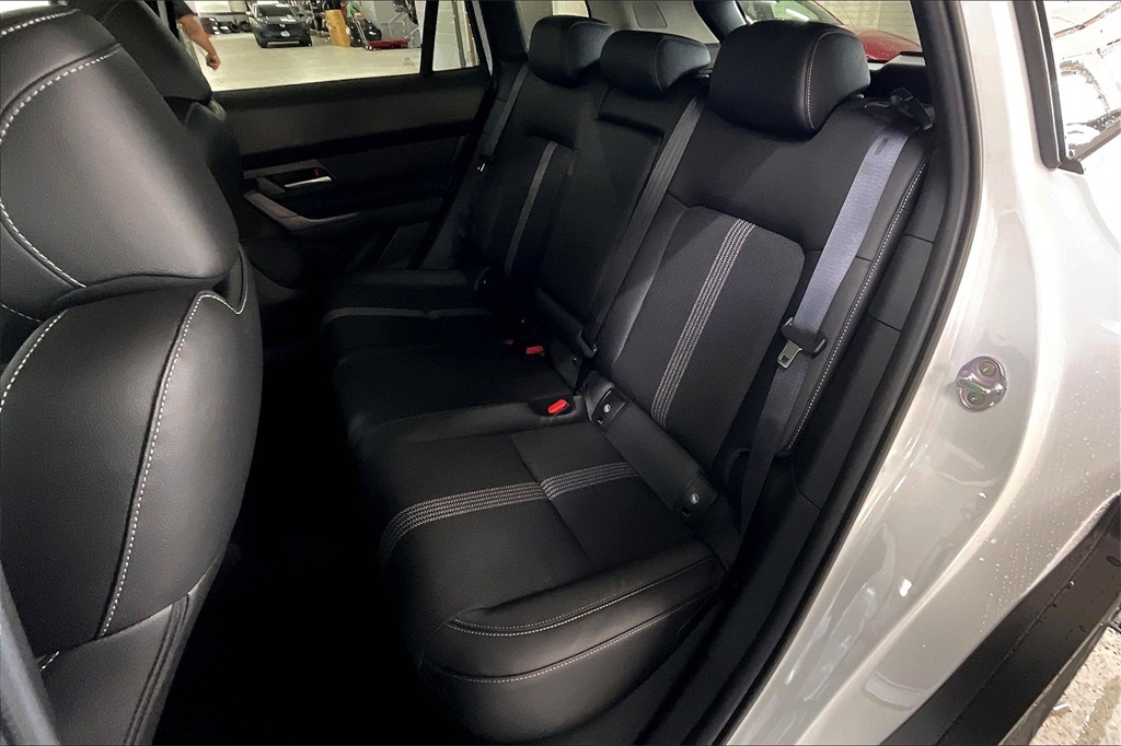 Vehicle image 7 of 12