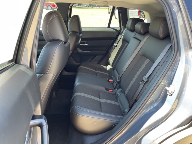 2025 Mazda CX-50 2.5 S Premium Package Image 12 of 26