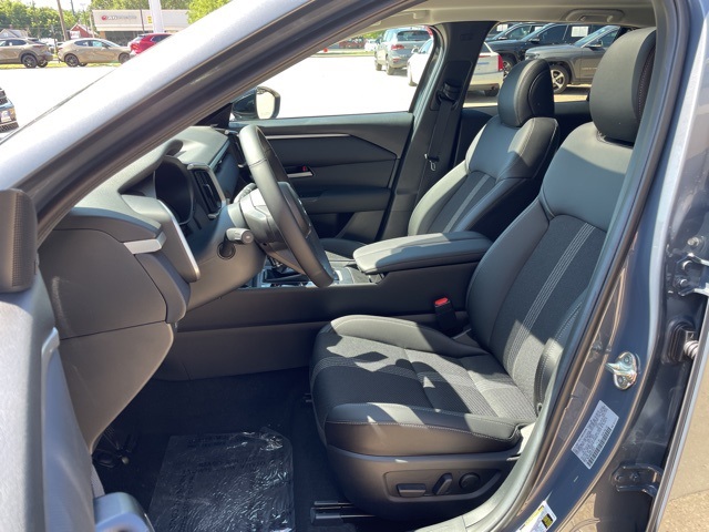 2025 Mazda CX-50 2.5 S Premium Package Image 11 of 26