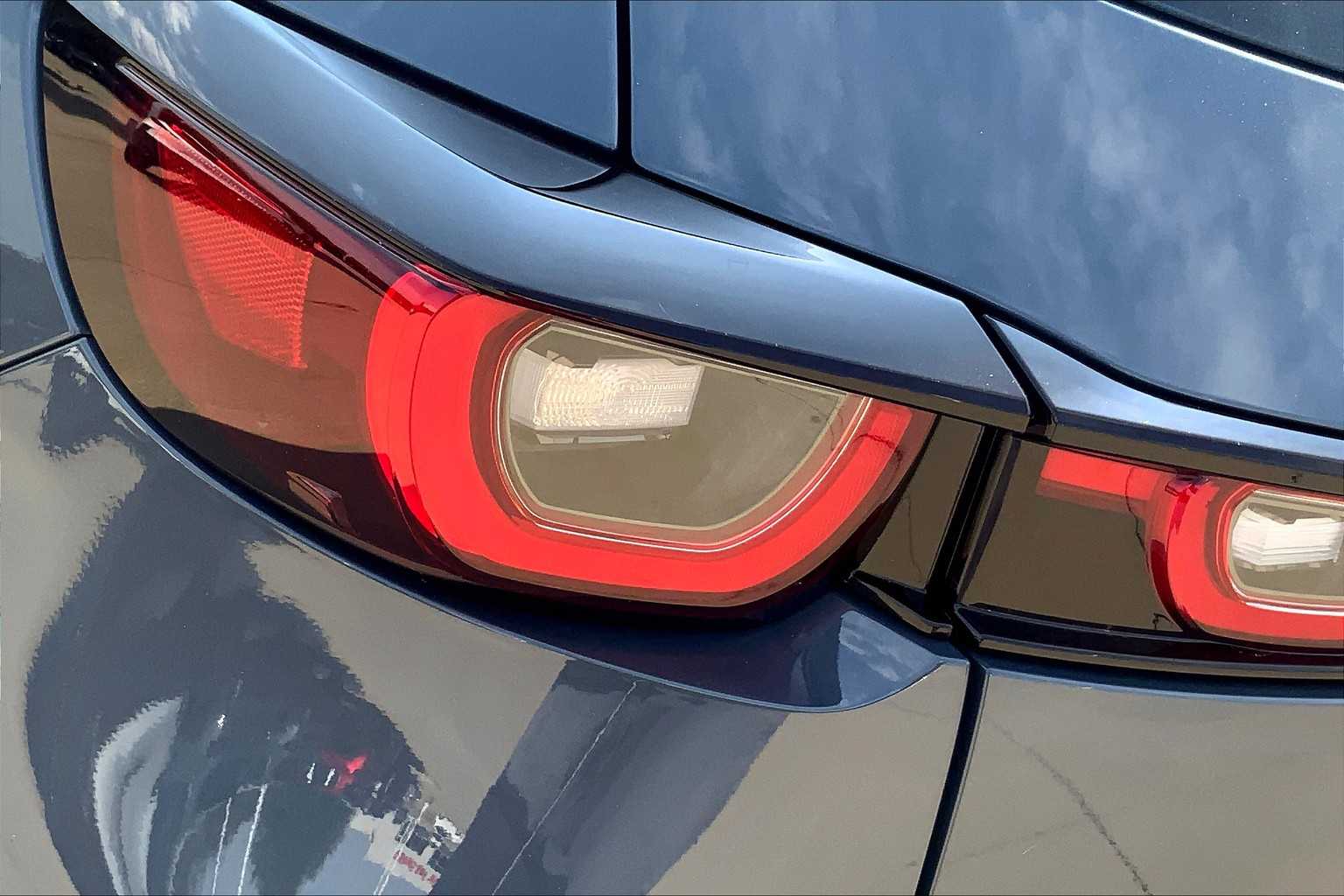 2025 Mazda CX-50 2.5 S Premium Package Image 19 of 20