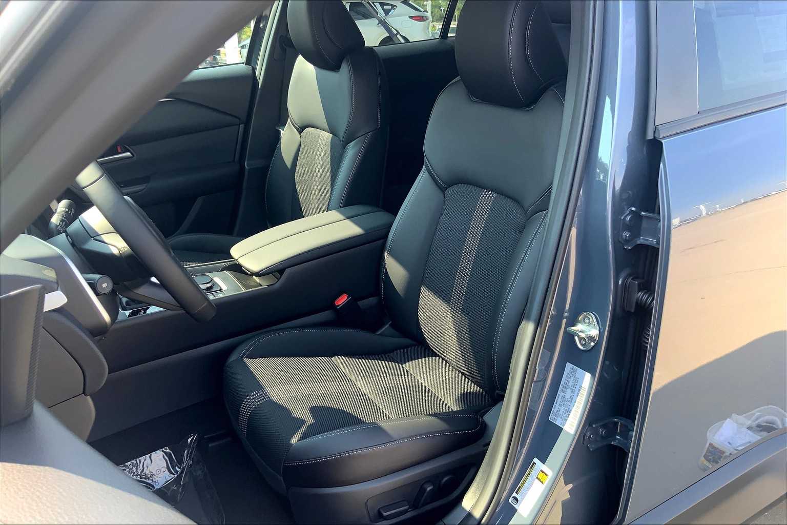 2025 Mazda CX-50 2.5 S Premium Package Image 7 of 20