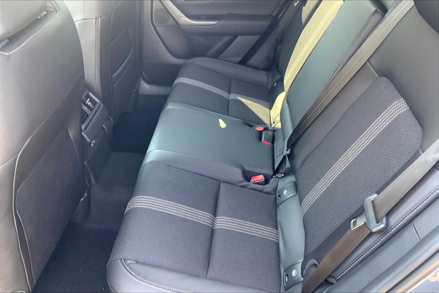 2025 Mazda CX-50 2.5 S Premium Package Image 9 of 20